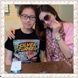 台湾辣妈吴玟萱丝袜,性感与时尚的完美融合